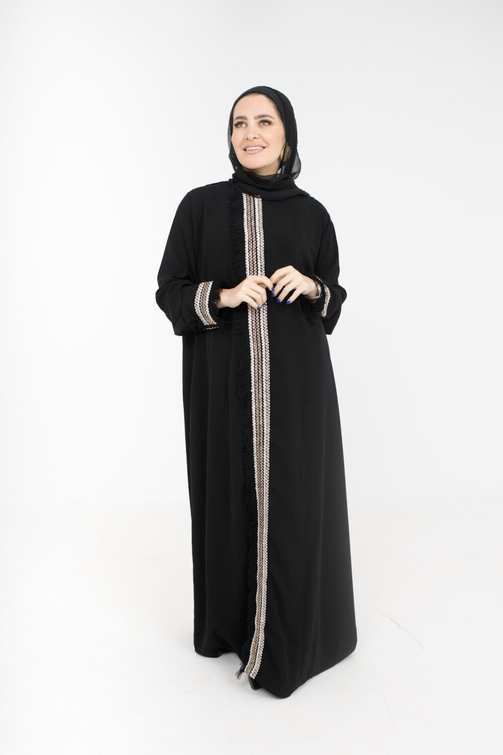 Embroidered closed abaya - Image 6